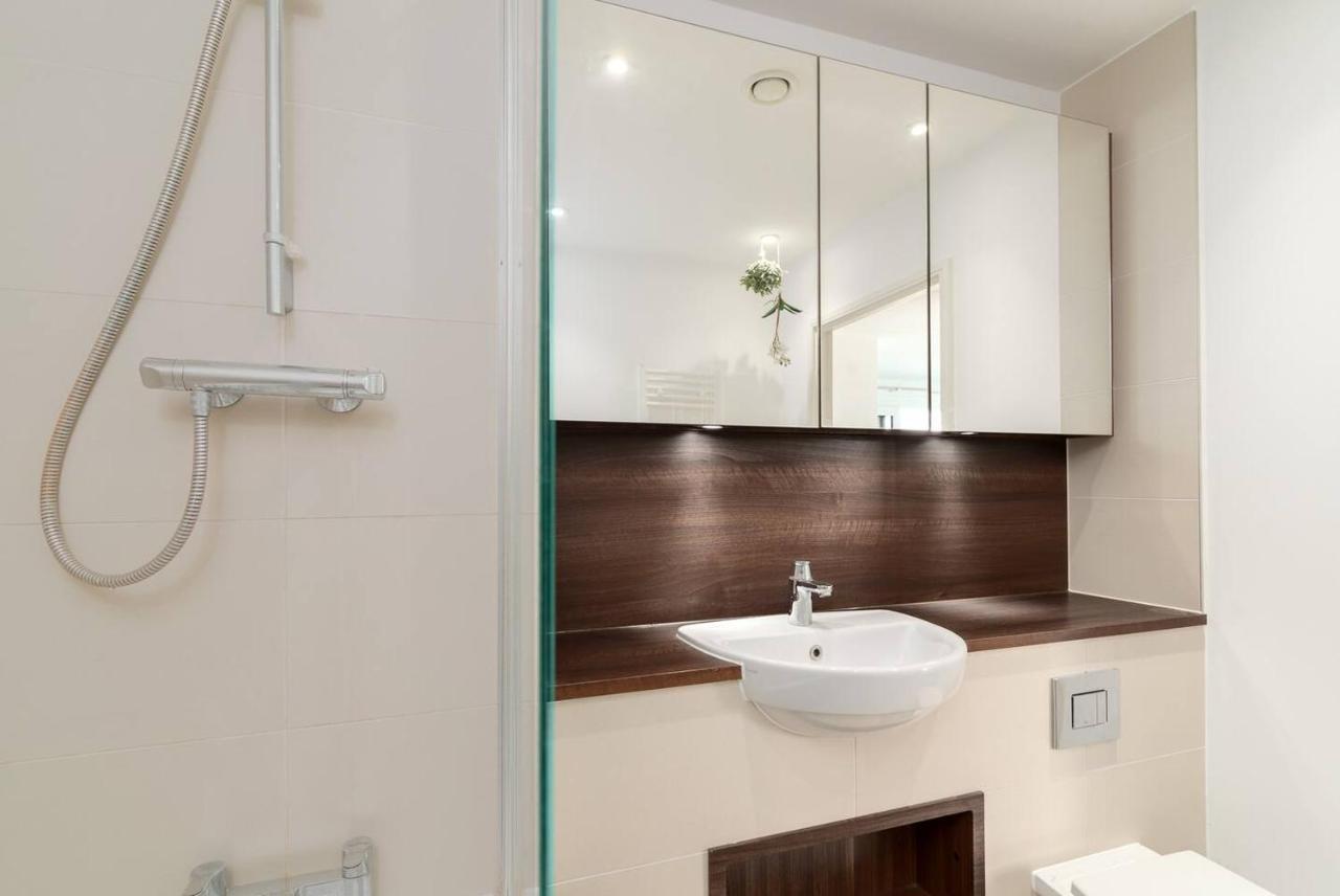 Joivy Lovely Studio Flat With Terrace In Southeast Londres Extérieur photo